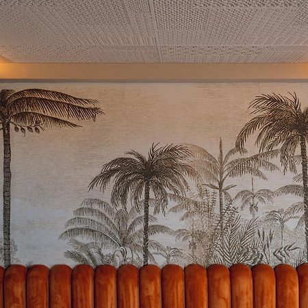 Hotel Jadali & Spa 马拉喀什 外观 照片 Palm trees on the wall of the lobby