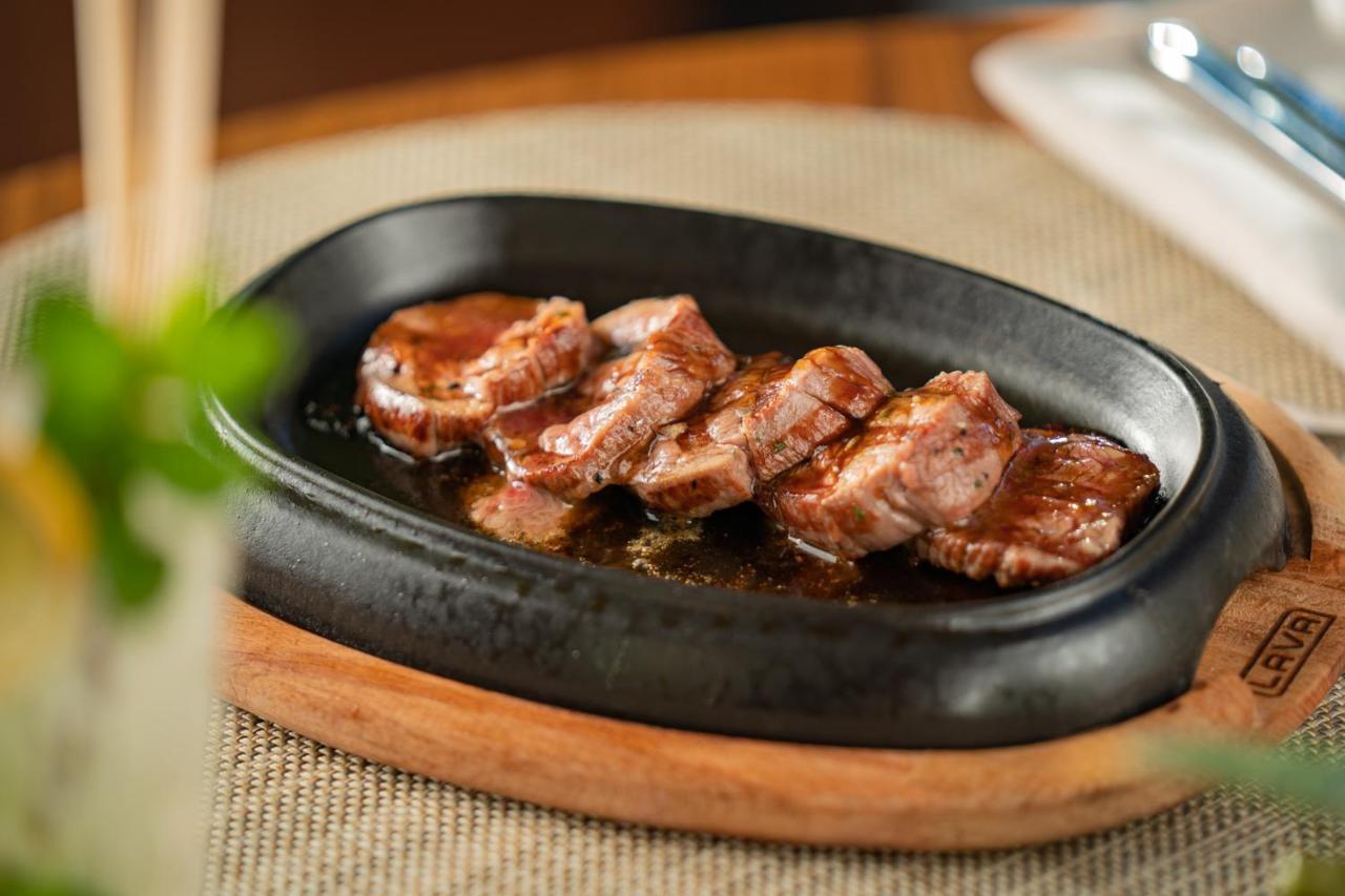 Hotel Jadali & Spa 马拉喀什 外观 照片 A plate of grilled lamb
