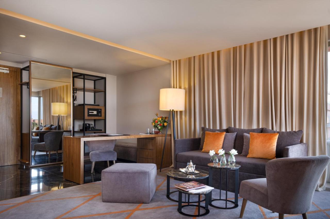 Hotel Jadali & Spa 马拉喀什 外观 照片 A suite at the hotel