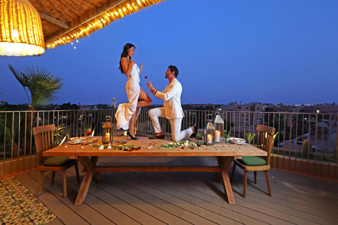 Hotel Jadali & Spa 马拉喀什 外观 照片 A man proposing to a woman